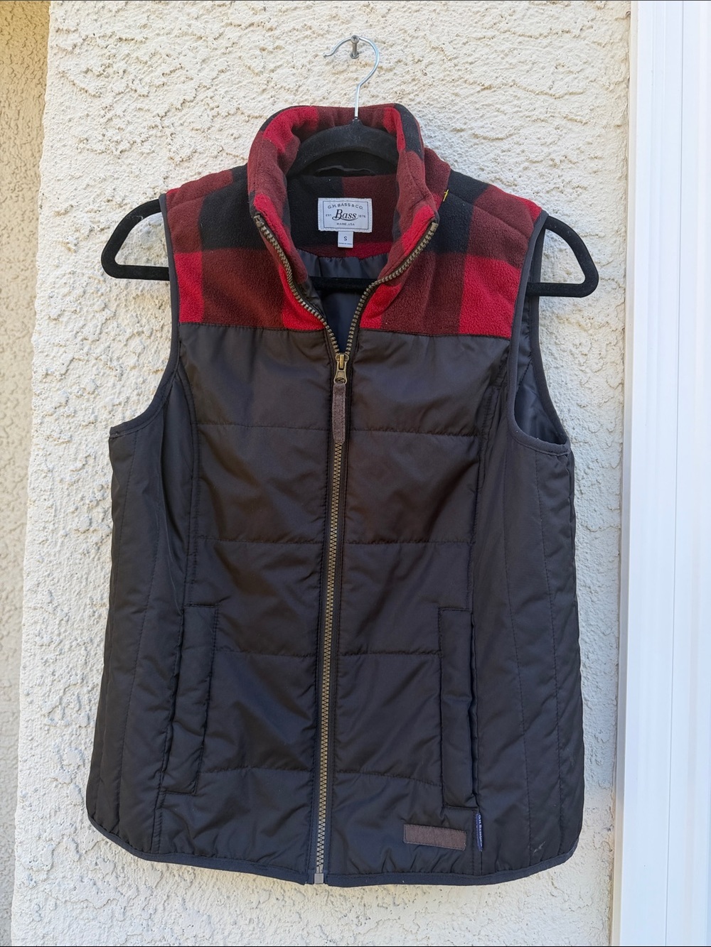 GH BASS Women's Black Nylon Red Buffalo Plaid Fleece Vest Size S